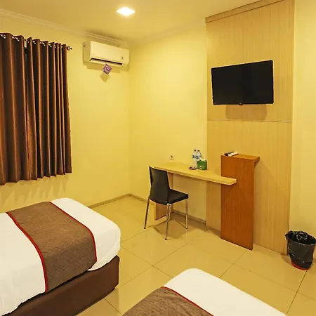 Super Oyo Townhouse Oak Hotel Fiducia Serpong Exterior photo