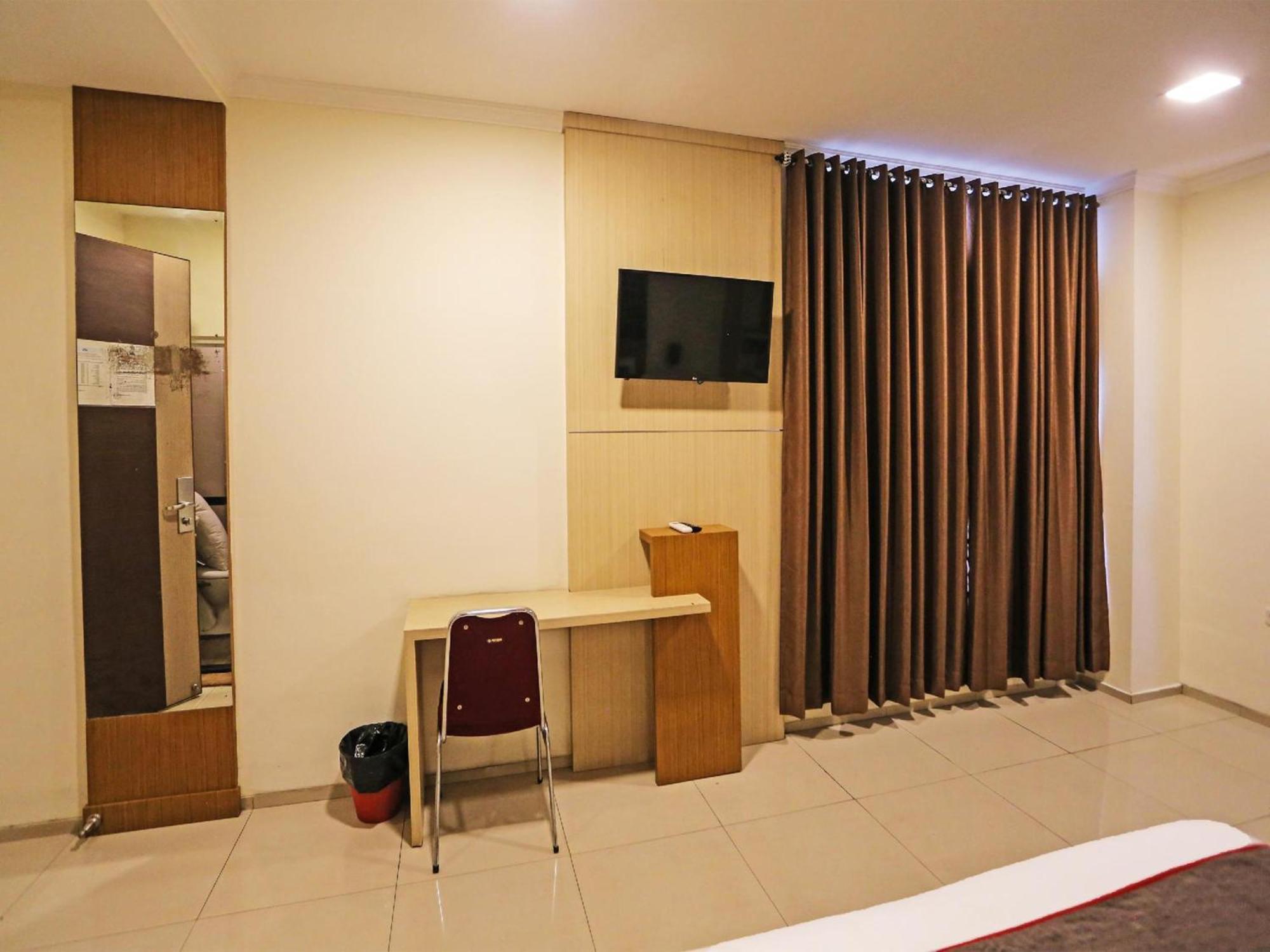 Super Oyo Townhouse Oak Fiducia Hotel Serpong