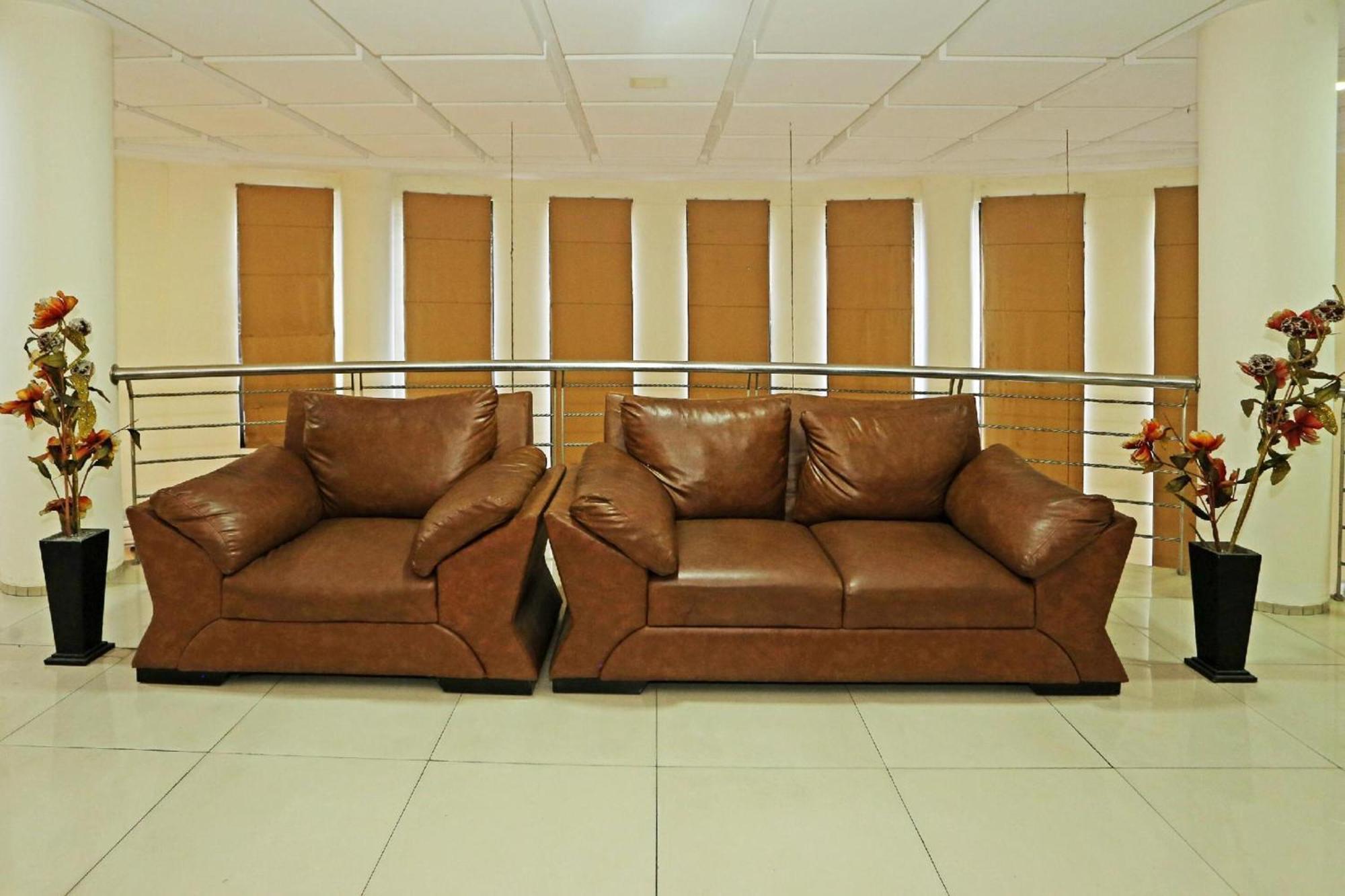 Super Oyo Townhouse Oak Fiducia Hotel Serpong