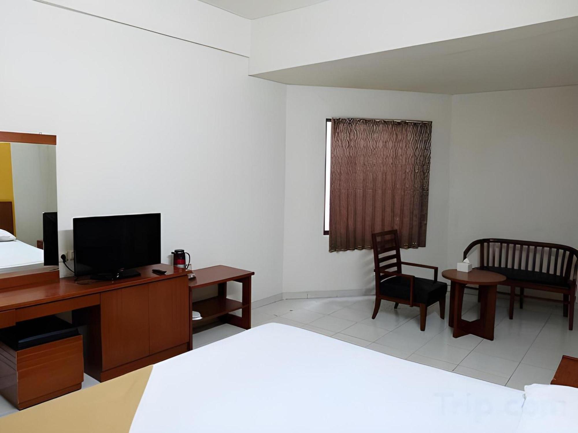 Super Oyo Townhouse Oak Fiducia Serpong