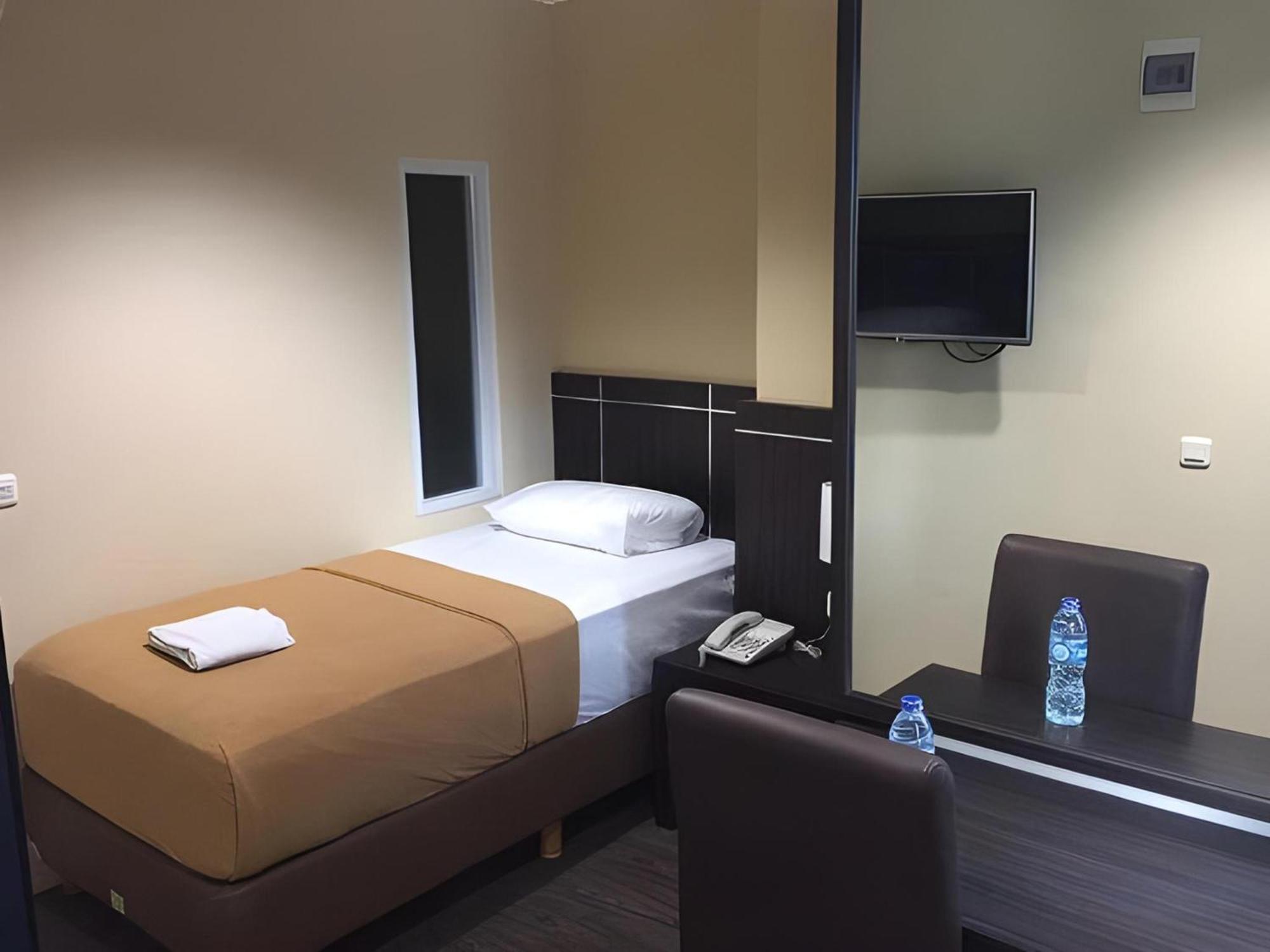 Super Oyo Townhouse Oak Fiducia Hotel Serpong