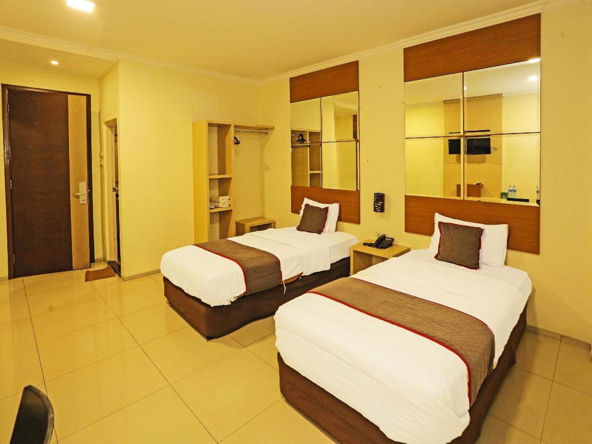 Super Oyo Townhouse Oak Fiducia